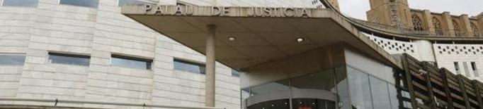 Els jutjats de Lleida, des de l'entrada a l'Audiència, amb la Seu Vella darrere