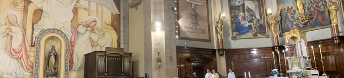 El mossèn de les Borges Blanques beneeix la restauració de les pintures de la parròquia