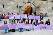 Accions de la marea lila de Lleida per promoure la vaga feminista del 2015