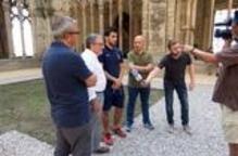 El jugador del UCAM Murcia Facundo Campazzo encistella una pilota llançada des de dalt del campanar de la Seu Vella