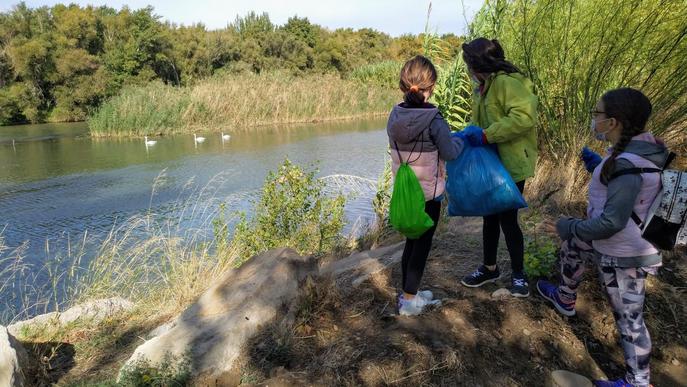 Infants de la Granja d'Escarp descobreixen el medi a l'aiguabarreig