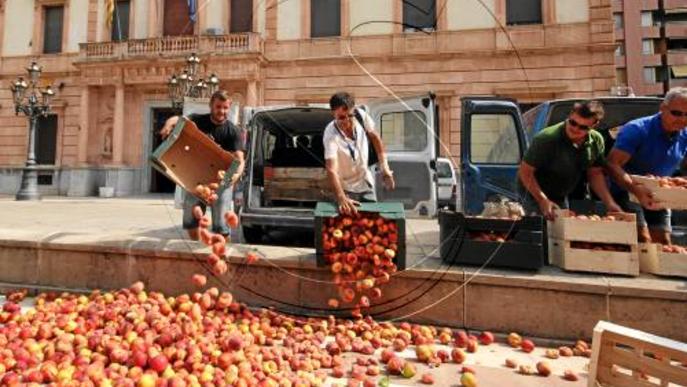 Primera protesta a Lleida arran del veto rus i la UE permet ara el compostatge amb fruita