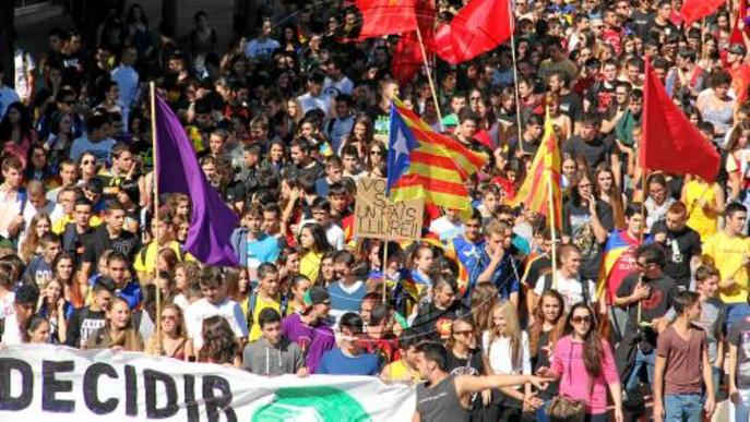 Mig miler d'estudiants es manifesten a Lleida en defensa de la consulta del 9-N