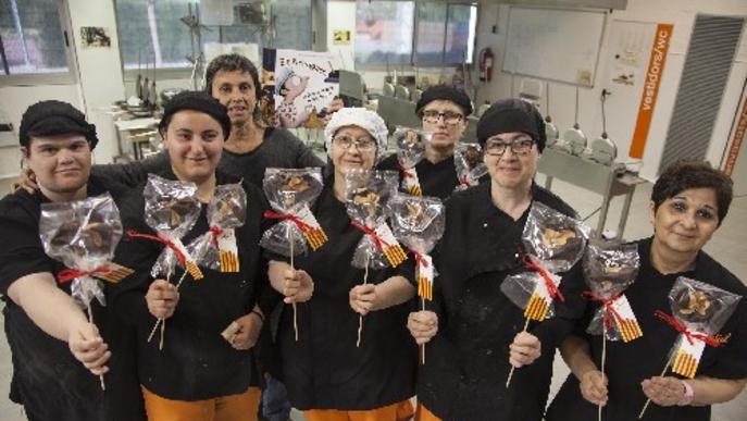 A la venda 5.500 roses solidàries de xocolate de cara a Sant Jordi