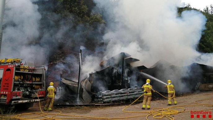 Sufoquen un incendi en un paller a la Torre de Capdella