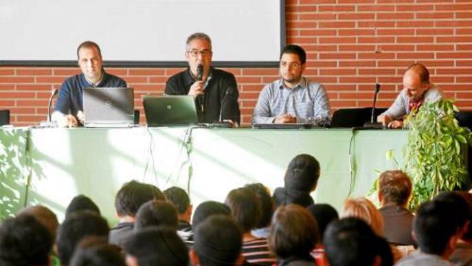 La feina de 'hacker' professional, en alça