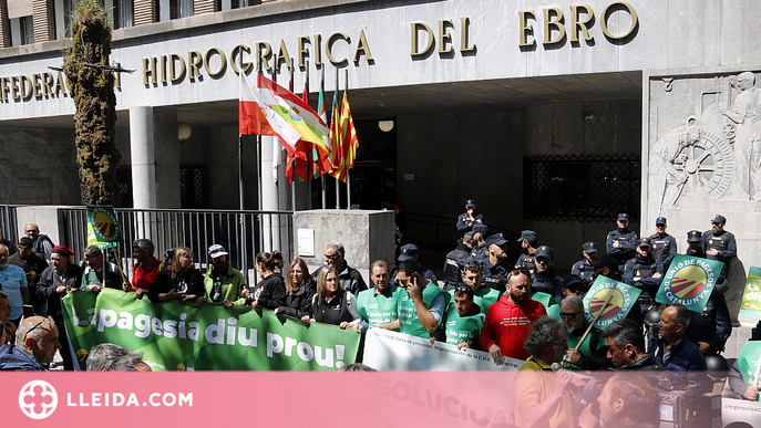 Concentració de desenes de tractors de Ponent i les Terres de l'Ebre davant la CHE