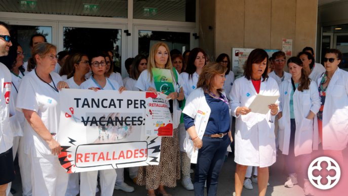 Treballadors de l'Arnau de Vilanova de Lleida es concentren contra les retallades anunciades per l'estiu